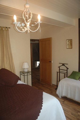 Bedroom 4, Le Puits Fortifie, Côte-d'Or
