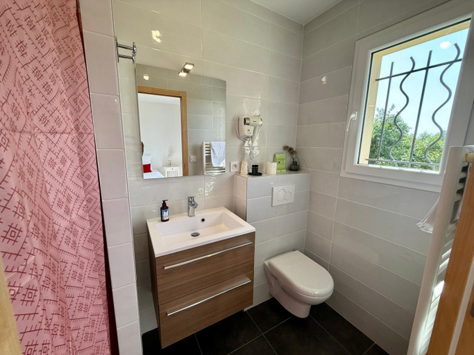 Bathroom 3, Chambres d'hotes Grange Debout, Ain