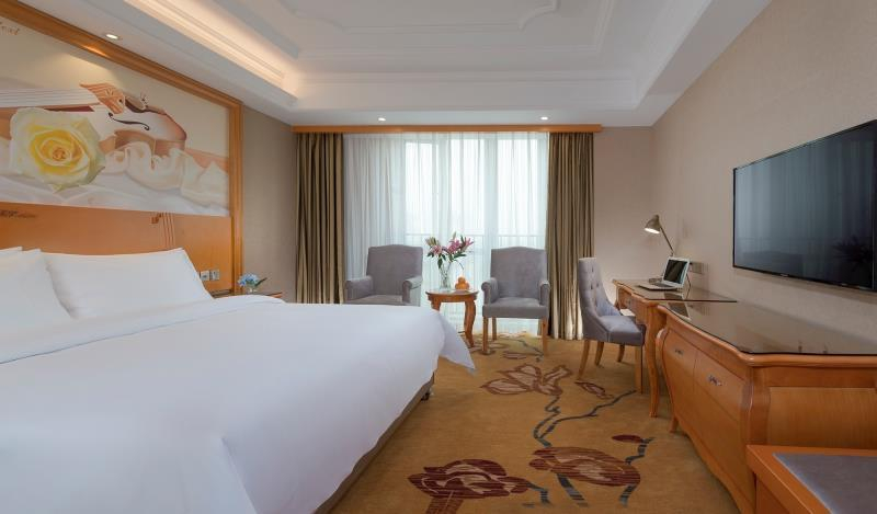 Bedroom 2, Vienna International Hotel Ganzhou Longnan Yingbin Avenue, Ganzhou