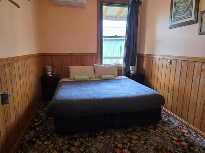 Bedroom 5, Snug as a Bug Omeo, E. Gippsland Bal