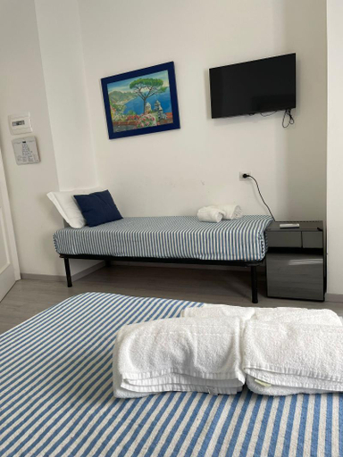 Bedroom 3, Eden Bleu, Napoli