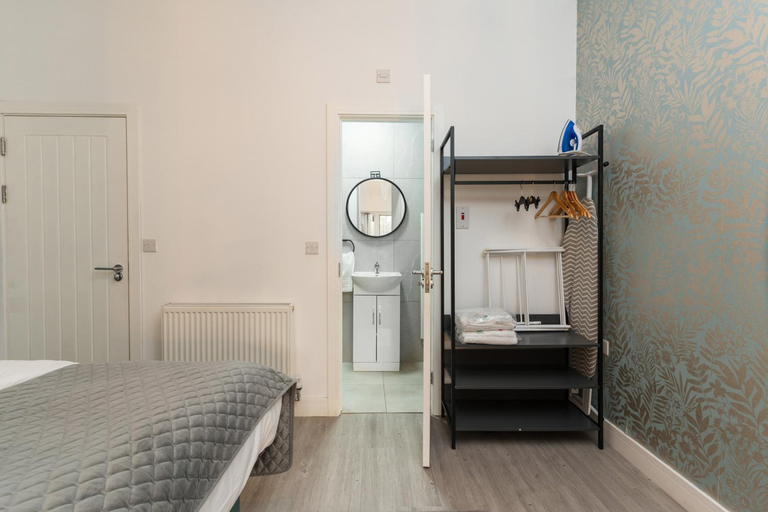 Bedroom 2, Nottage House Premier Apartments, Cardiff
