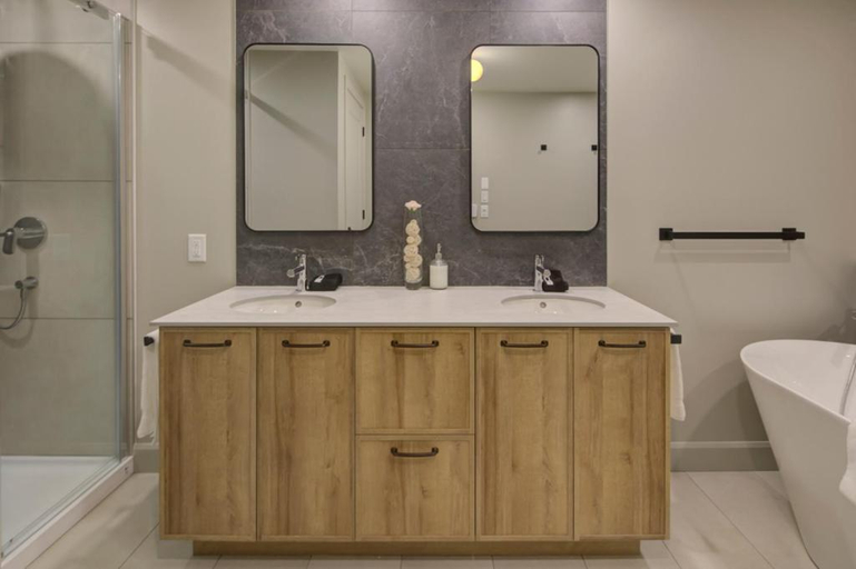 Bathroom 5, La Pinsonniere, Charlevoix-Est