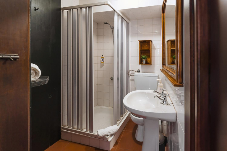Bathroom 2, Obidos Priest Room, Óbidos