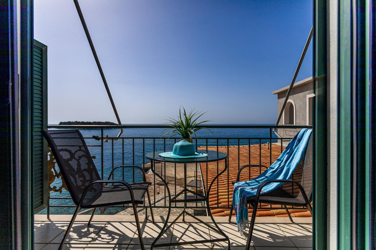 Others 5, Marina, Peloponnese
