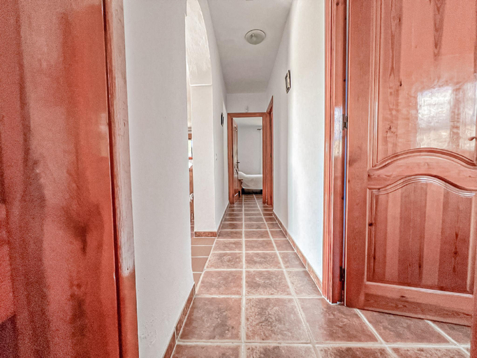 2, Stunning Private Villa with Sea Views, Pool, and Sun-Drenched Terrace, Málaga