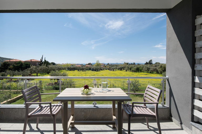 Others 5, Villa Miranda Roshi, Central Macedonia