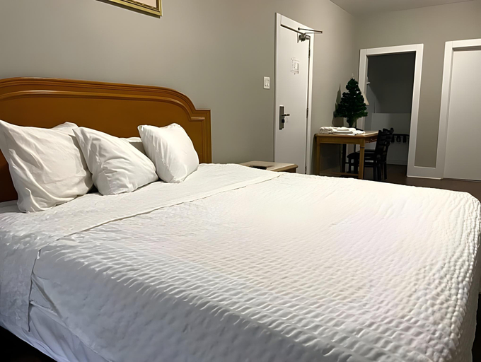 Bedroom 2, London residency inn, Middlesex
