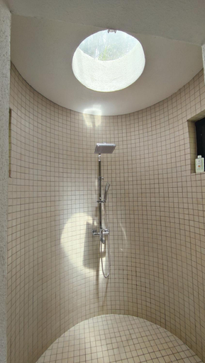 Bathroom 4, Grand Baie Villa des amis sur la plage.