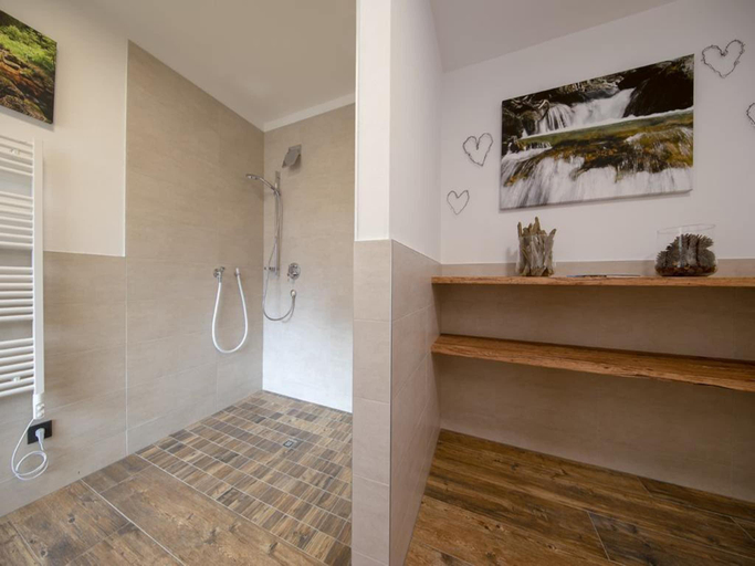 Bathroom 4, Luxury Chalet with Views and Sauna, Zell am See