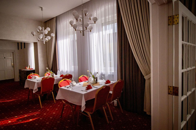Food & Drinks 4, Rosel penzion a restauracia, Nové Zámky