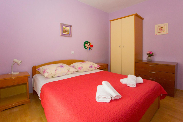Bedroom 2, Apartments Blazevic, Makarska