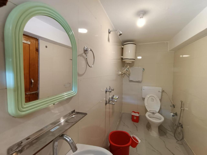 Bathroom 2, Sharda Resort-Tirthan Valley, Kullu