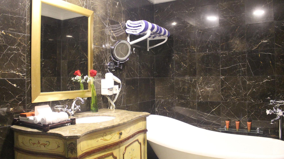 Bathroom 5, The Convention Center & Royal Suites Hotel