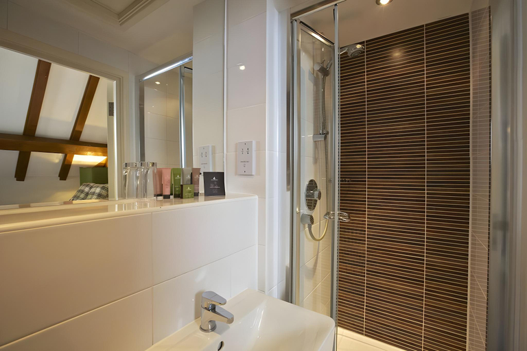 Bathroom 3, Dartington Hall, Devon