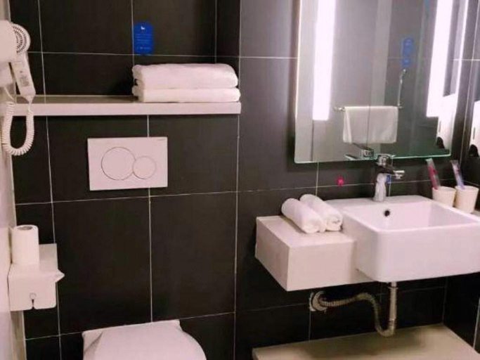 Bathroom 3, Hanting Hotel Changji Hutubi, Changji Hui