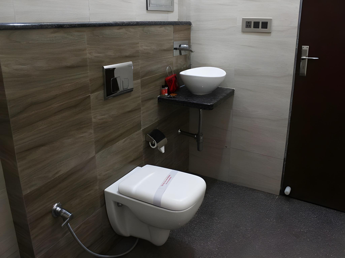 Bathroom 4, Rudra Vilas, Agra