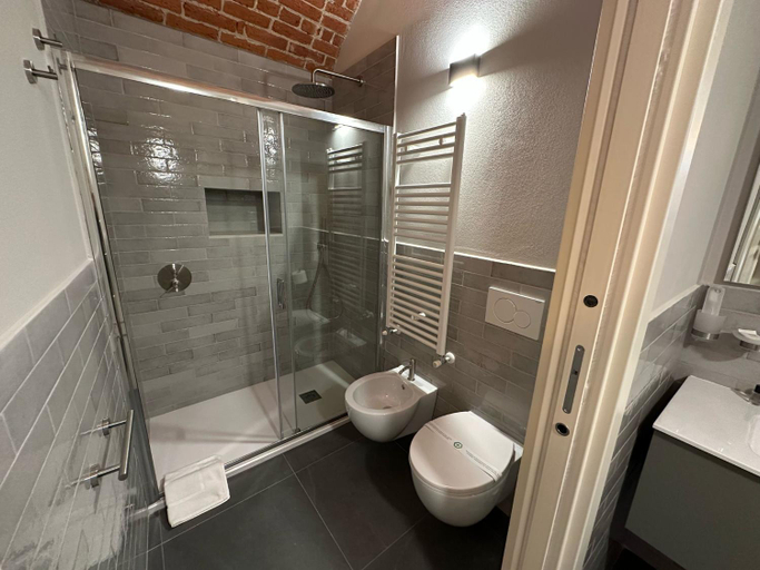 Shower 4, S. Andrea, Vercelli