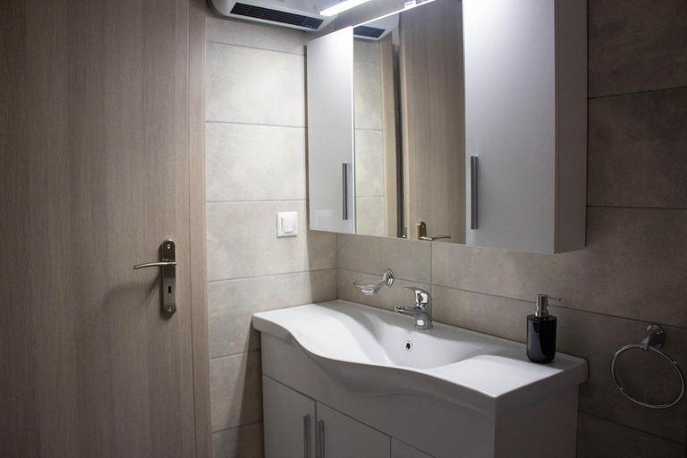 Bathroom, Potamos Studios by GERANI, Central Macedonia