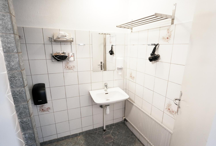 Bathroom 4, Hotel Postgaarden, Fredericia