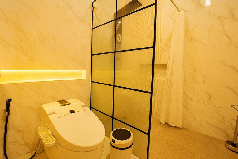 Bathroom 2, YuRooms Villapartment Cool Adults Only, Badung