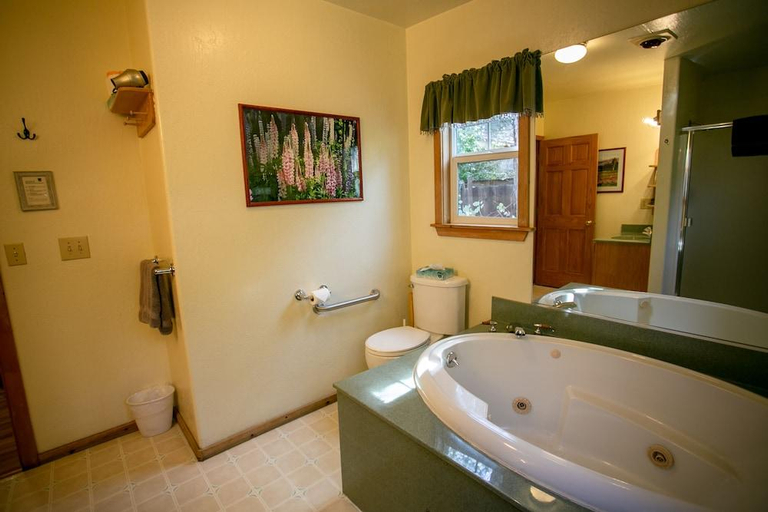 Bathroom 3, Outside Inn, Nevada