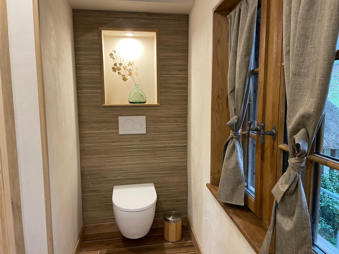Bathroom 3, Le Manoir du Perroy, Seine-Maritime