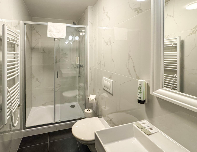 Bathroom 4, Hotel Mala Strana, Praha 1