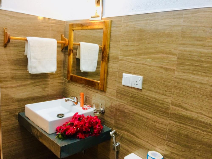 Bathroom 3, Tropicana Home Stay, Pothuvil