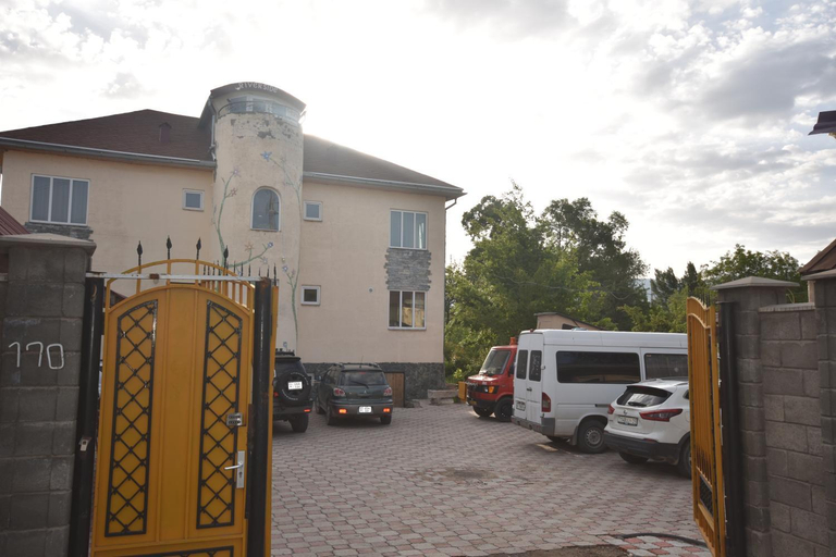 Exterior & Views