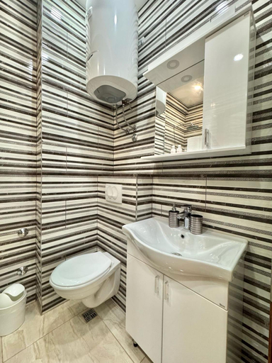 Bathroom 2, Palma Jaz