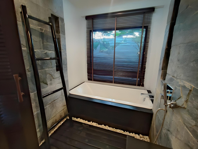Bathroom 5, Aava Resort & Spa, Khanom