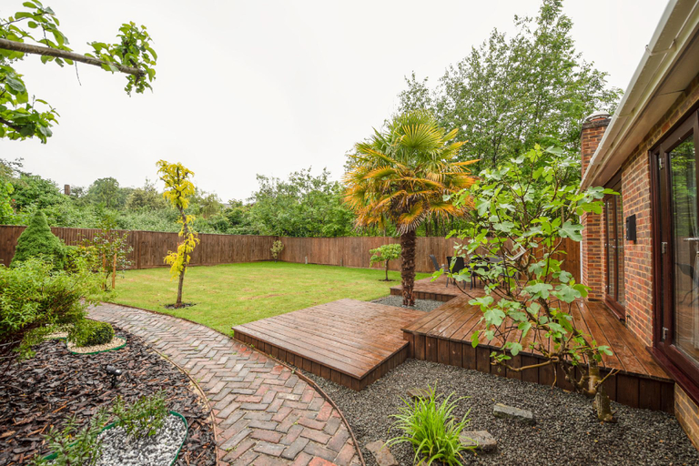Others 3, Palm Cottage, Wokingham