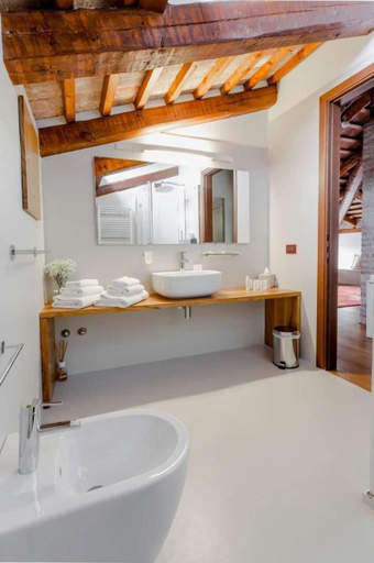 Bathroom 4, Venissa Wine Resort, Venezia