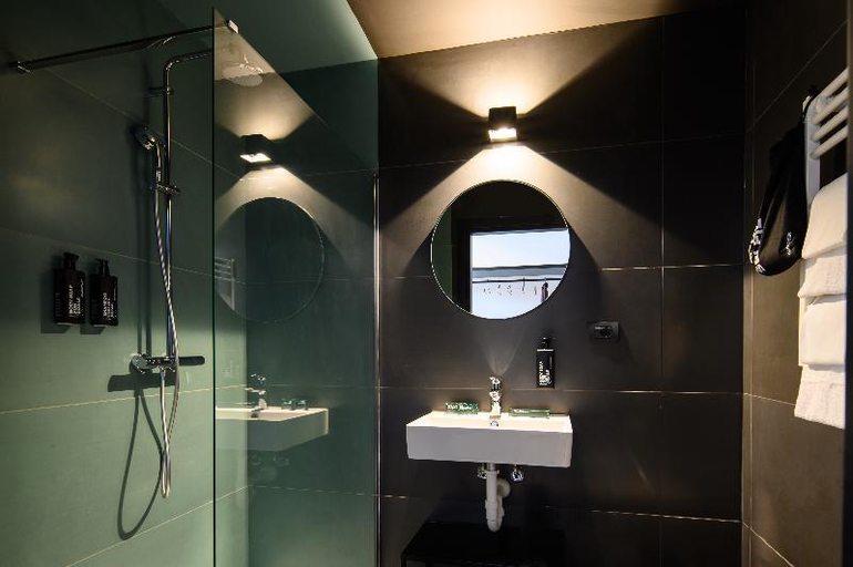 Bathroom 5, CX Milan Bicocca, Milano