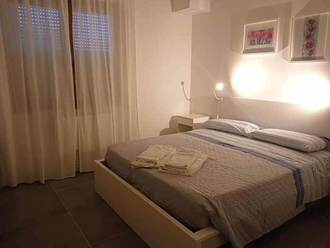 Others 5, Domus Mares camere private, Sassari