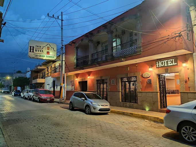 Exterior & Views