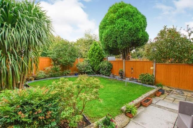 Others 2, Cosy Quiet Double Room, South Gloucestershire