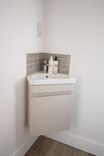 Bathroom 3, Seven Abbey Lane, Warwickshire