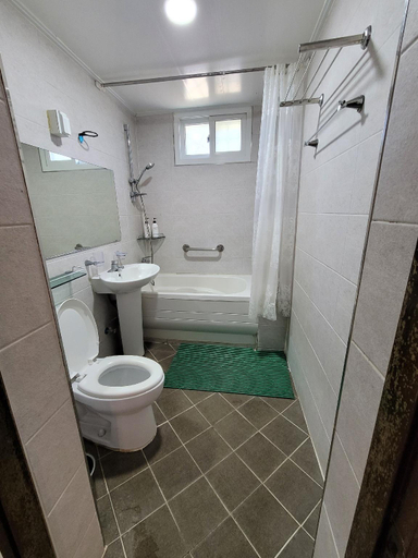 Bathroom 5, The Red House, Sokcho
