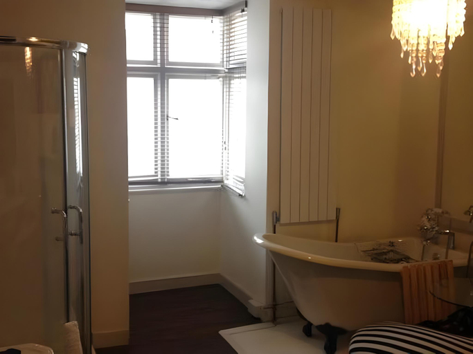 Bathroom 3, Pink Pavilion, Brighton and Hove