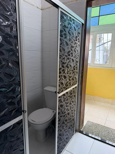 Bathroom, Antonieta Hostel, Belém