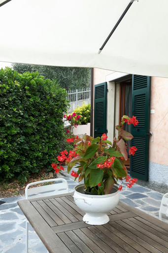 Others 2, B&B La Casa sul Colle, Genova