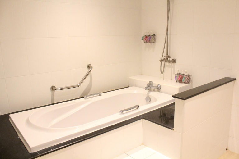 Bathroom 4, Phitsanulok United Hotel, Muang Phitsanulok