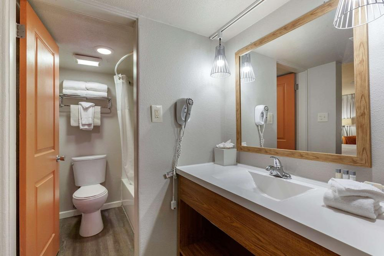 Bathroom 3, Papago Inn, An Ascend Hotel Collection Member, Maricopa