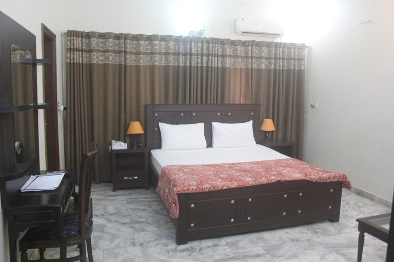 Bedroom 3, Motel In, Karachi