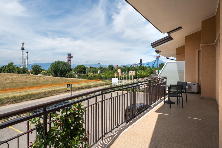 Balcony/terrace 2, HOTEL MAX LAZISE, Verona