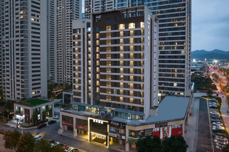 Exterior & Views