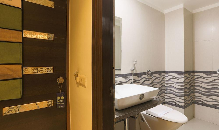Bathroom, Hotel Apple Inn, Valsad