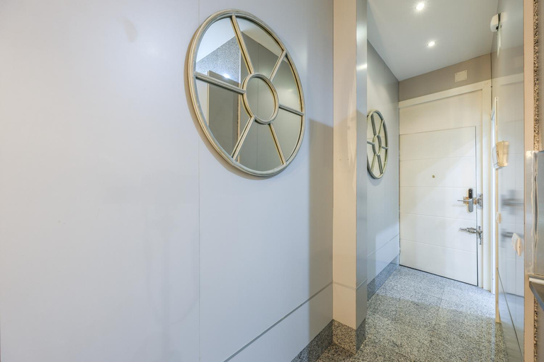 Others 5, Apartamento Embajadores VIII, Madrid